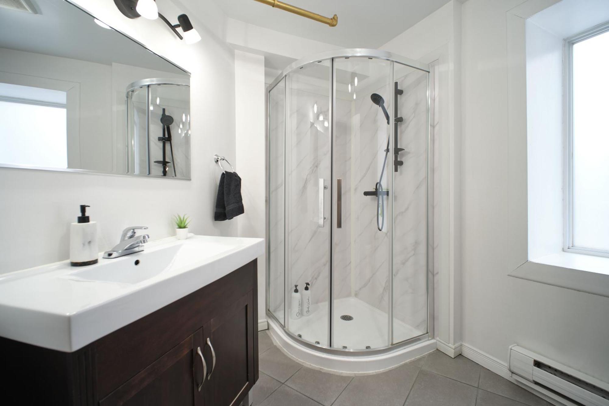 Lion'S Den // Spacious 1500 Sqft Québec Dış mekan fotoğraf